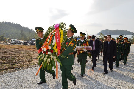 Đại diện Bộ chỉ huy BĐBP Quảng Bình dâng hương viếng Đại tướng dịp sinh nhật Đại tướng tròn 104 tuổi.